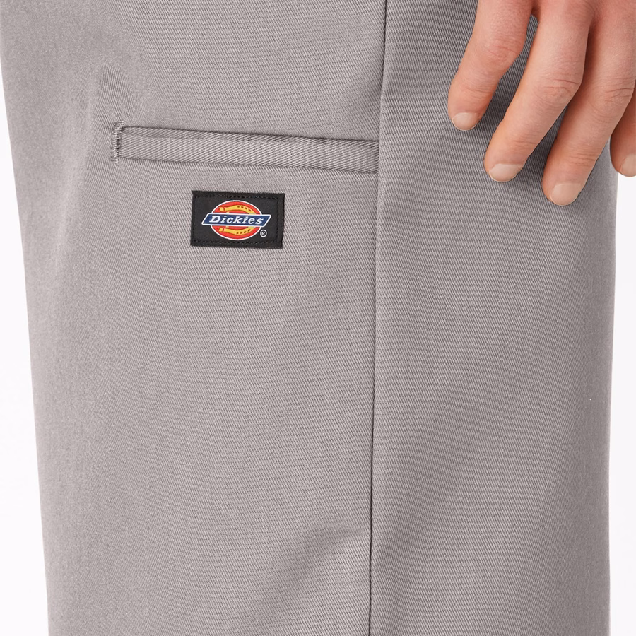 Pantaloni scurți de lucru lejeri, cu croială plată în față. 13