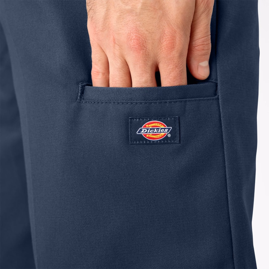 Pantaloni scurți de lucru lejeri, cu croială plată în față. 13