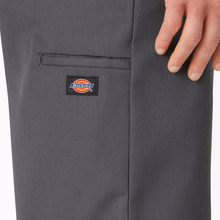 Pantaloni scurți de lucru lejeri, cu croială plată în față. 13