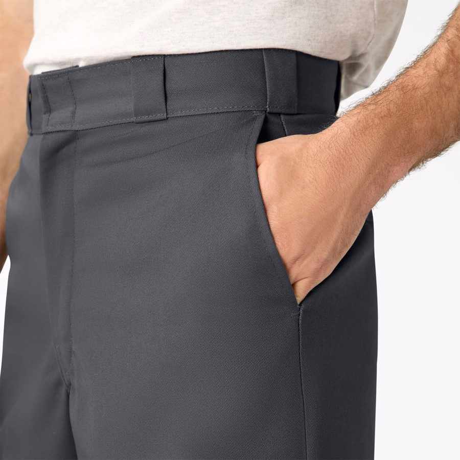 Pantaloni scurți de lucru lejeri, cu croială plată în față. 13