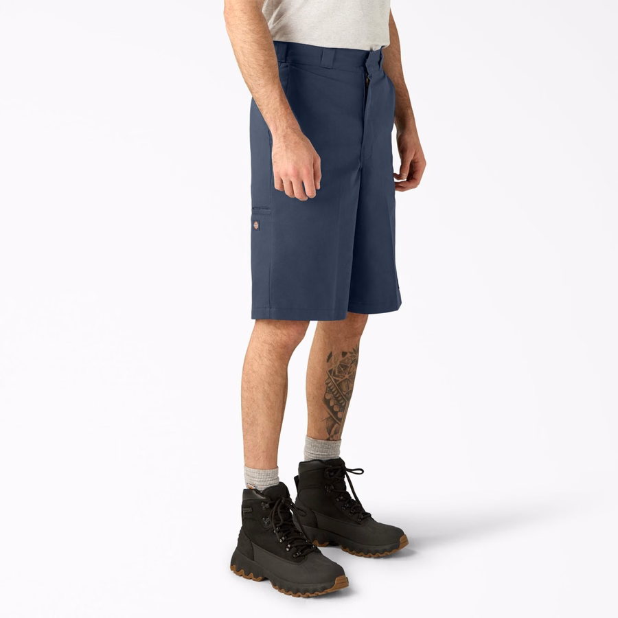 Pantaloni scurți de lucru lejeri, cu croială plată în față. 13