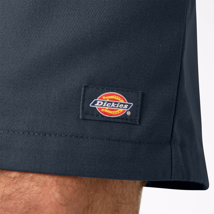 Pantaloni scurți de lucru lejeri, cu croială plată în față. 13