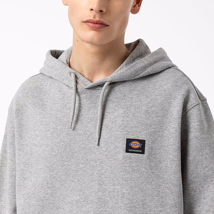 Hanorac Dickies cu logo pe piept și skateboarding