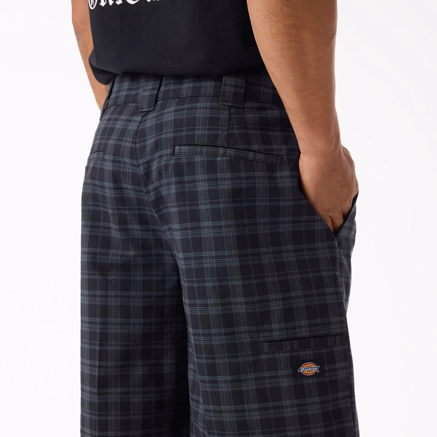 Pantaloni scurți de lucru în carouri. 11