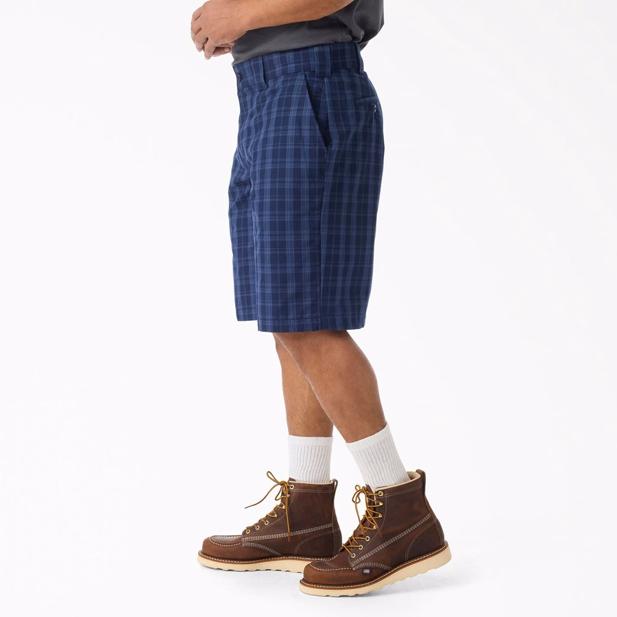 Pantaloni scurți de lucru în carouri. 11