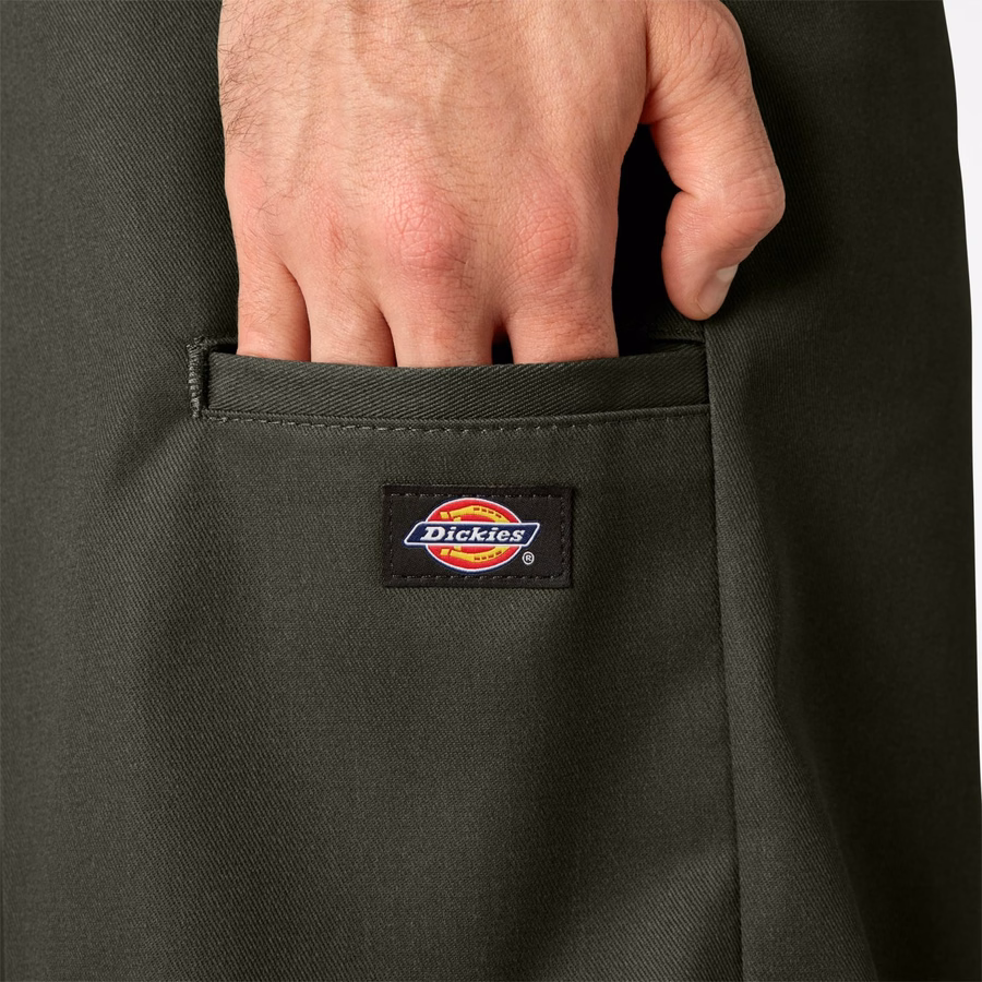 Pantaloni scurți de lucru lejeri, cu croială plată în față. 13