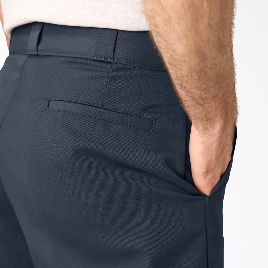 Pantaloni scurți de lucru lejeri, cu croială plată în față. 13