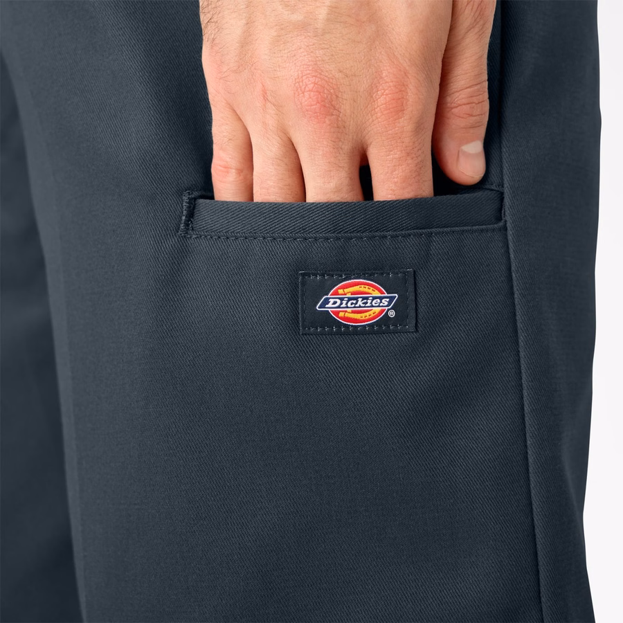 Pantaloni scurți de lucru lejeri, cu croială plată în față. 13